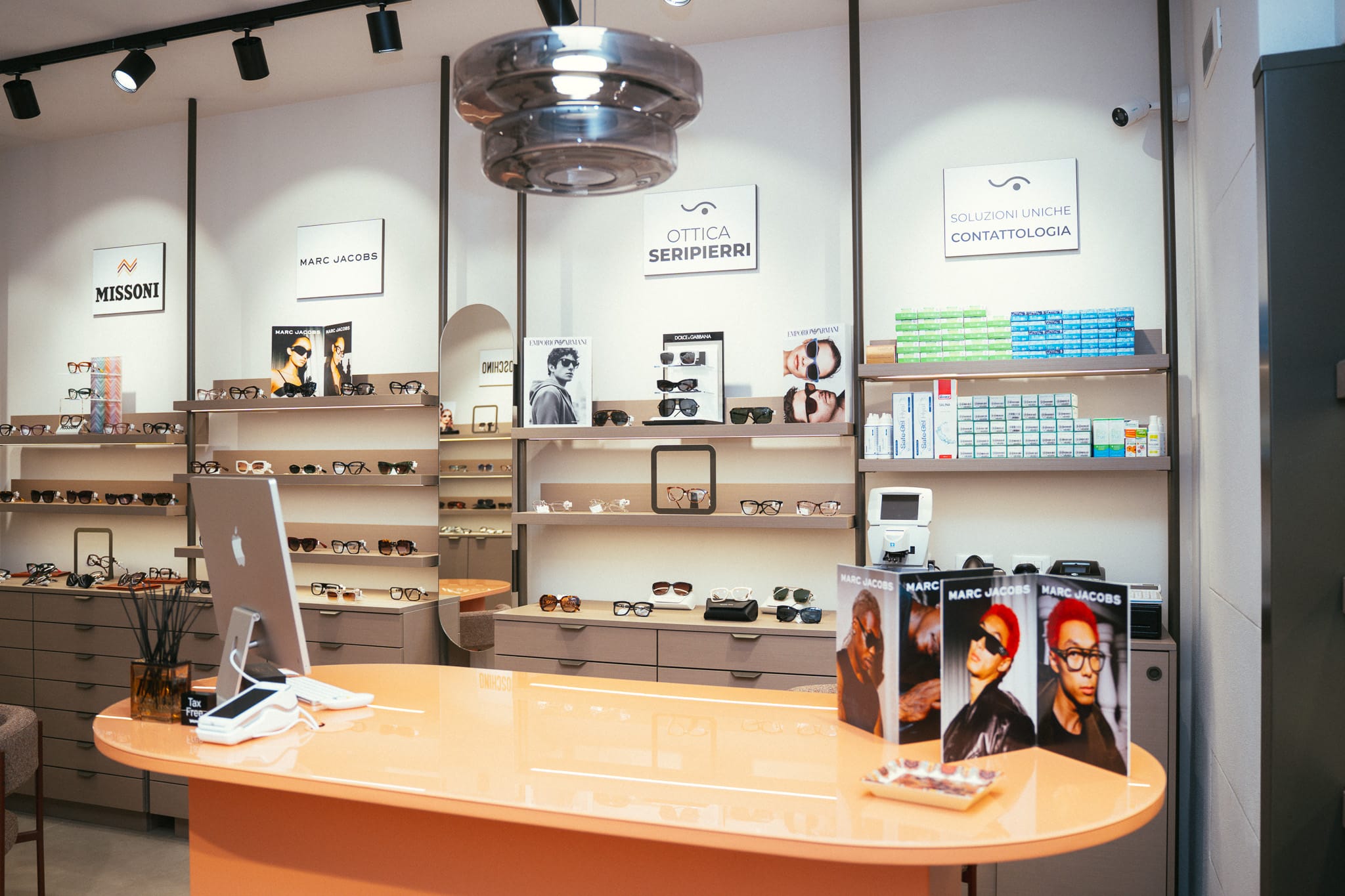 Ottica Seripierri, Polignano a Mare: Un Esempio di Design 49 Ottica Seripierri, Polignano a Mare: Un Esempio di Design Modellando
