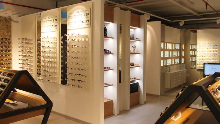 Spazio Ottica Tiburtina Espositori a parete e isole occhiali