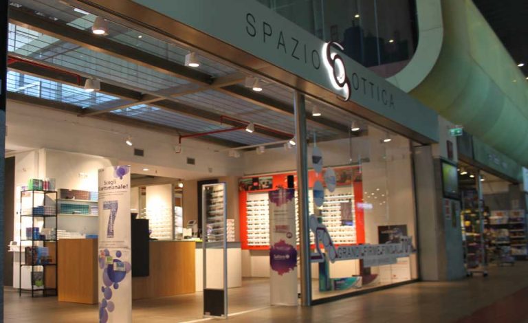 Vista esterna punto vendita Spazio Ottica Esterno Spazio Ottica